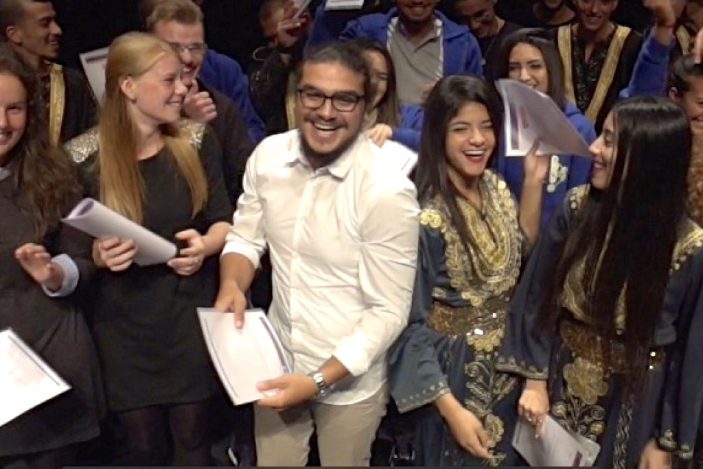 Leerlingen van het Imeldainstituut juichen op het einde van een indrukwekkende week als Ambassadeurs van de dialoog. Leerlingen van het Imeldainstituut juichen op het einde van een indrukwekkende week als Ambassadeurs van de dialoog.