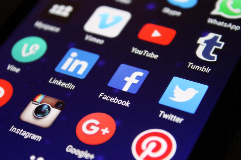 'Wel is nu helemaal duidelijk dat het tijdperk van de digitale onschuld en de illusie van een onbeperkte digitale privacy voorbij zijn.'