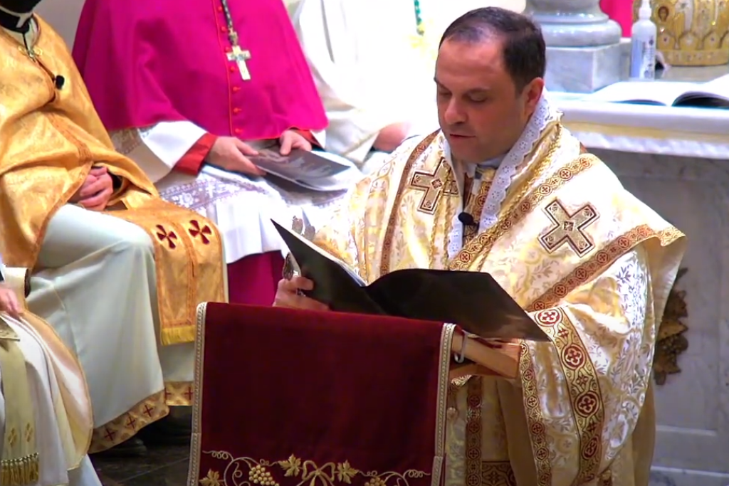 Bisschop Milad Al-Jawid tijdens zijn installatieviering in de Sint-Salvator-kathedraal van Montréal