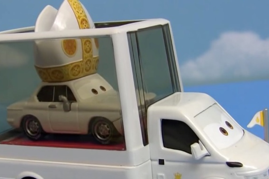 In de categorie katholiek speelgoed: deze paus uit de film Cars 2.