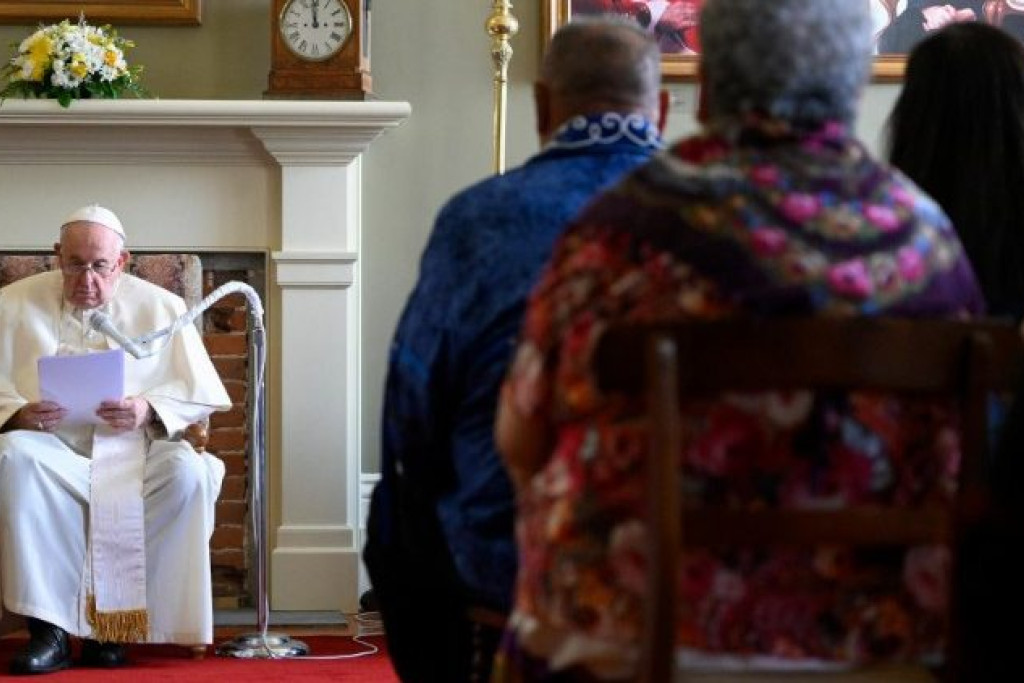 Paus Franciscus tijdens zijn toespraak tot afgevaardigden van de inheemse bevolking in Québec 