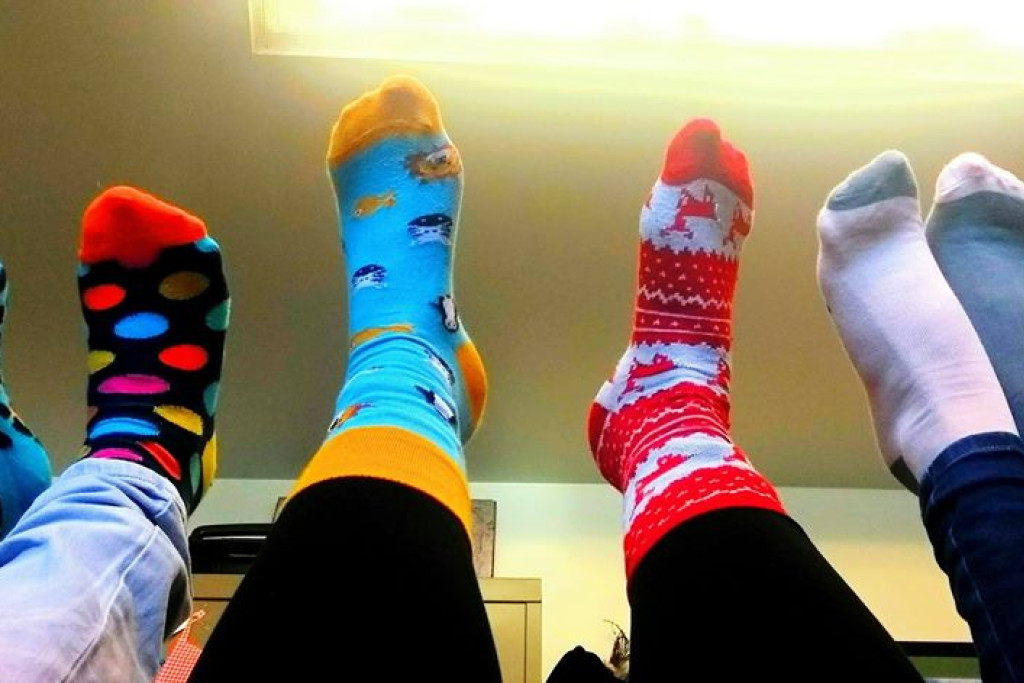 IJD Hasselt post deze foto op Facebook voor Wereld Downsyndroomdag, uiteraard met #steunkousen. IJD Hasselt post deze foto op Facebook voor Wereld Downsyndroomdag, uiteraard met #steunkousen.