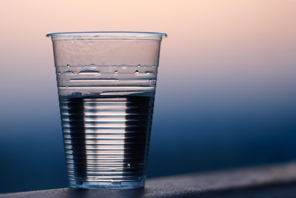 Zorgpastores genezen niet, maar helen vaak wel. Ze tappen water bij een voor velen onbekend geworden bron. Zorgpastores genezen niet, maar helen vaak wel. Ze tappen water bij een voor velen onbekend geworden bron.
