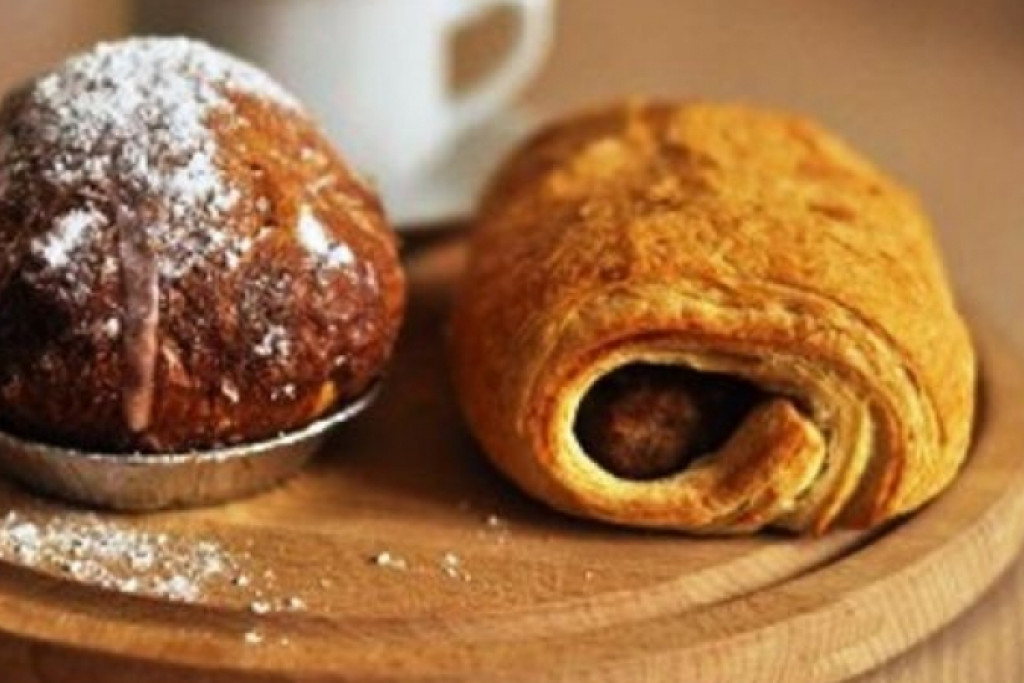 Appelbollen en worstenbroodjes, een traditie op Verloren Maandag.