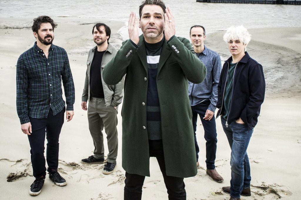 Zanger Klaas Delrue en bandleden van 'Yevgueni' bij de opnames van 'Adem'. Zanger Klaas Delrue en bandleden van 'Yevgueni' bij de opnames van 'Adem'.