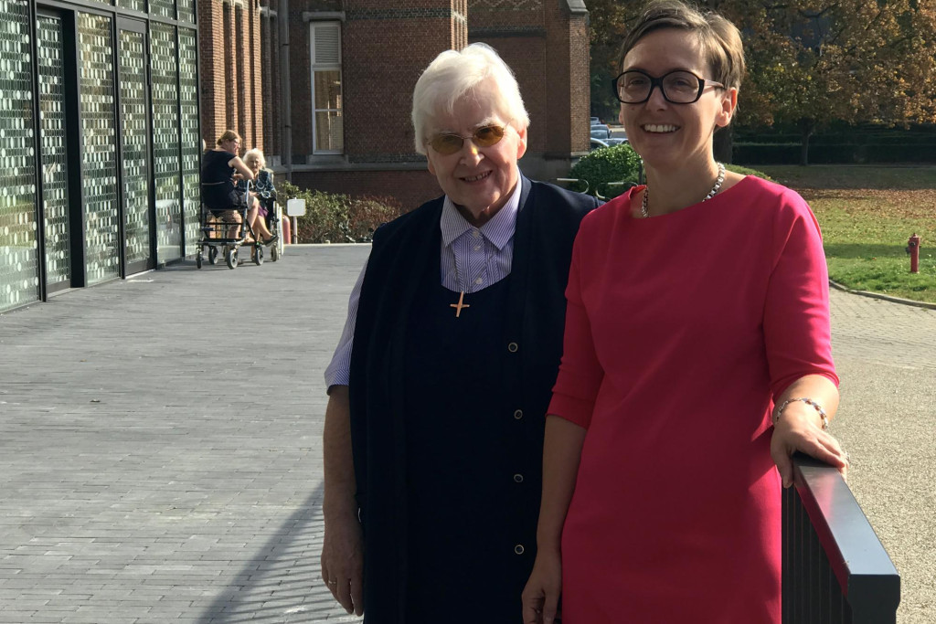 Zuster Jacinta Gilles en Laurence Degreef, directeur wzc Annuntiaten Heverlee. Zuster Jacinta Gilles en Laurence Degreef, directeur wzc Annuntiaten Heverlee.