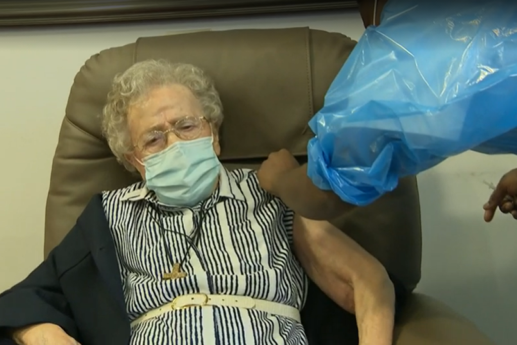 De 101-jarige gasthuiszuster van het Heilig Hart, Lucie Danjou, kreeg eind december als eerste in Brussel het coronavaccin, maar dat is omdat zij toevallig de oudste bewoonster was van het woonzorgcentrum waar de vaccinatiecampagne begon