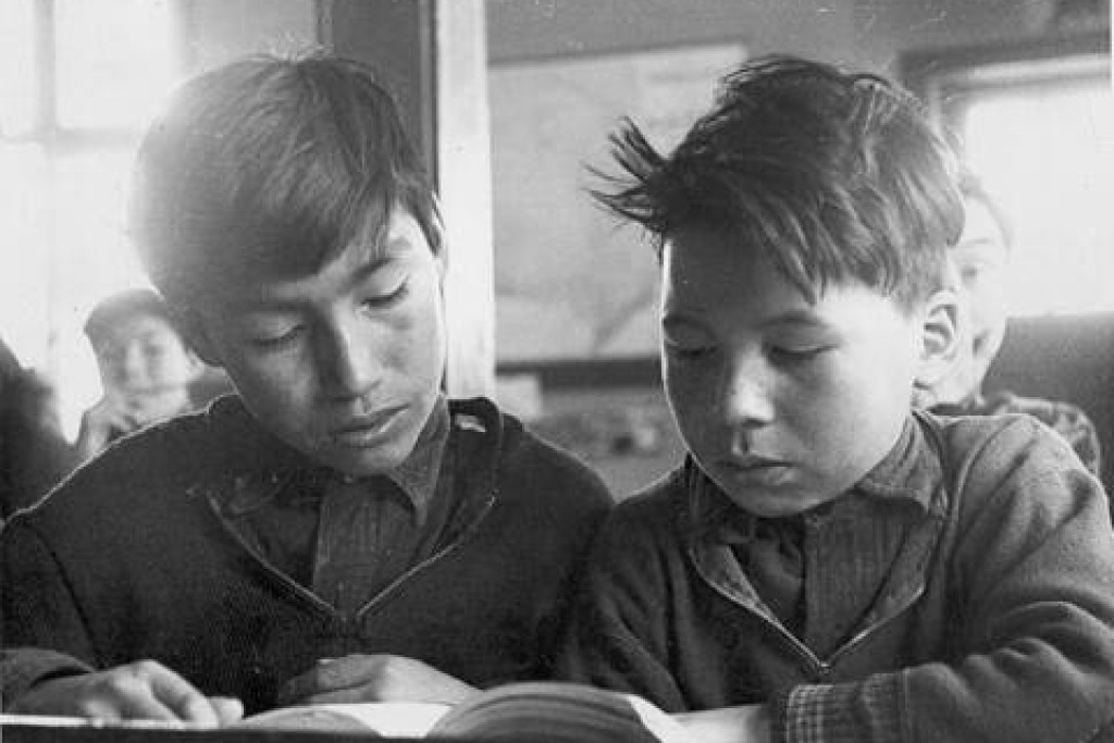 Jaren 1940: inheemse kinderen in de Pelican Lake Residential School in Canada. 