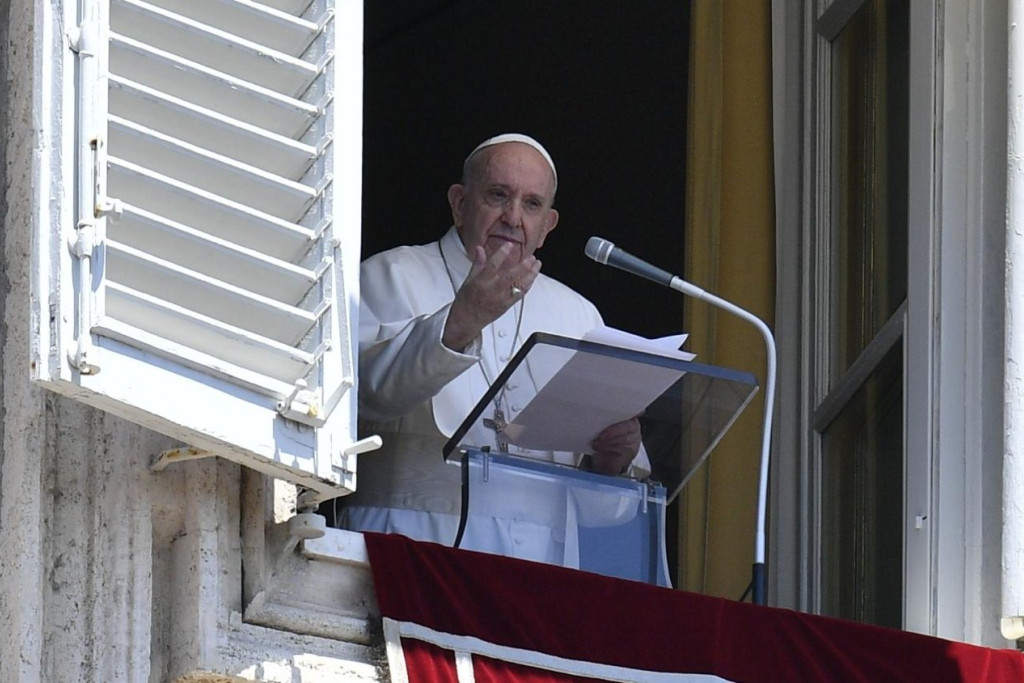 Paus Franciscus tijdens een Regina Coelitoespraak in 2020