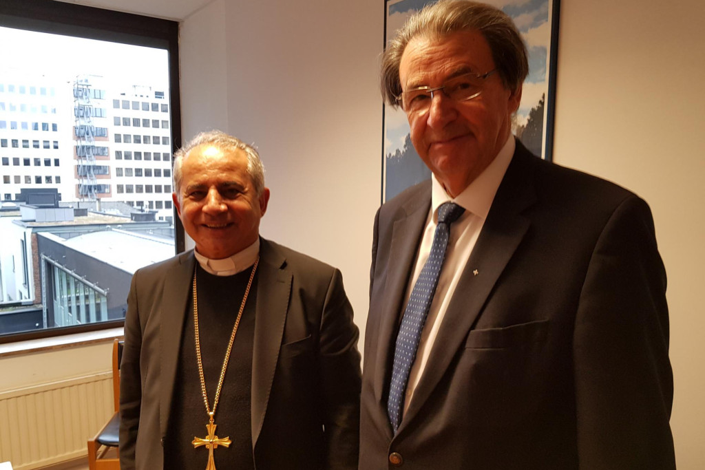 Mgr. Michaeel Najeeb, de aartsbisschop van Mosul en Akkra (links) en mgr. Herman Cosijns, secretaris-generaal van de Bisschoppenconferentie
