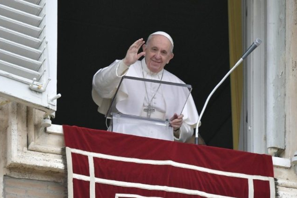Paus Franciscus tijdens het Angelusgebed