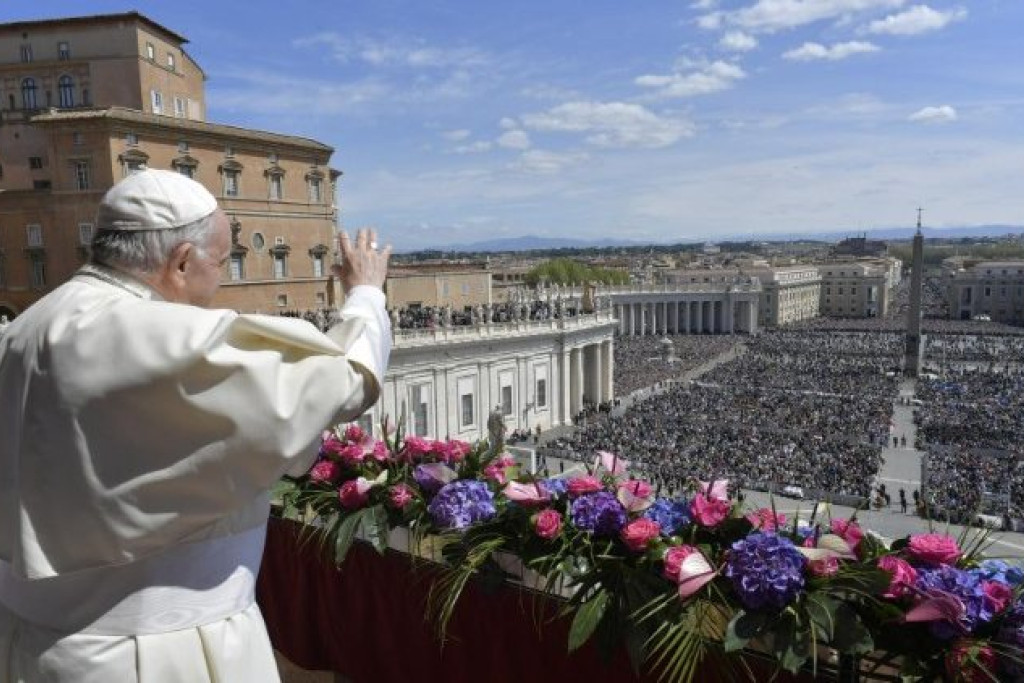 Paus Franciscus tijdens zijn 'Urbi et orbi'-zegen op paaszondag 17 april 2022
