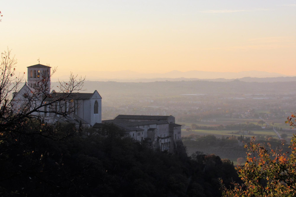 Zicht op de Sint-Franciscusbasiliek in Assisi.
