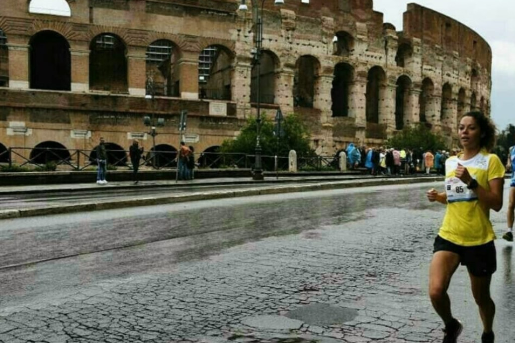 Het atletiekteam van het Vaticaan in actie, tijdens de marathon van Rome
