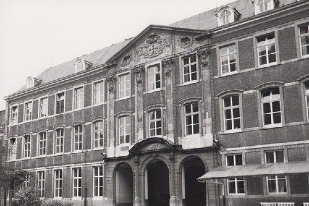Het gebouw aan de Biezekapelstraat