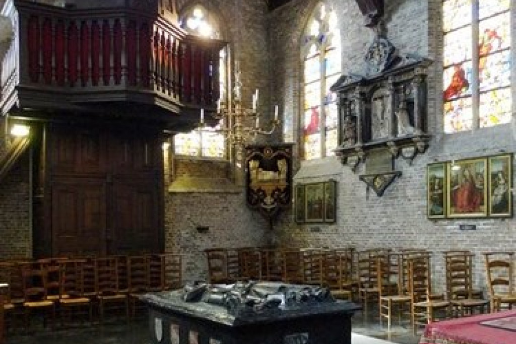 Het monument in de Peperstraat in Brugge