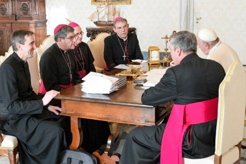 Een delegatie van de Franse bisschoppen bezocht eind 2022 paus Franciscus