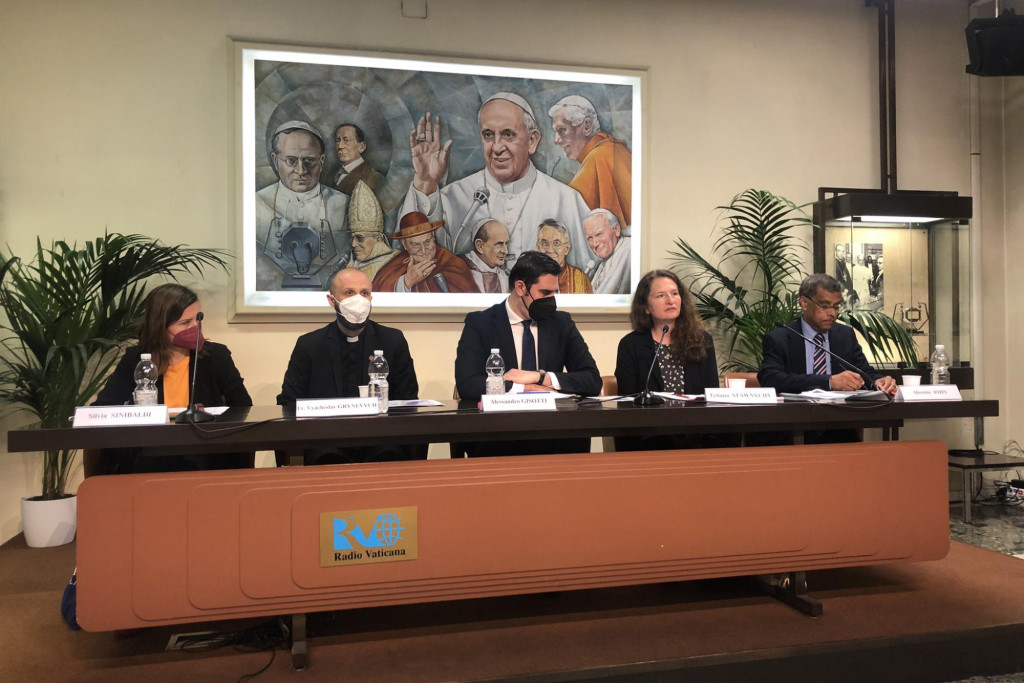 Verantwoordelijken van Caritas geven toelichting over de hulpverlening aan Oekraïense vluchtelingen 