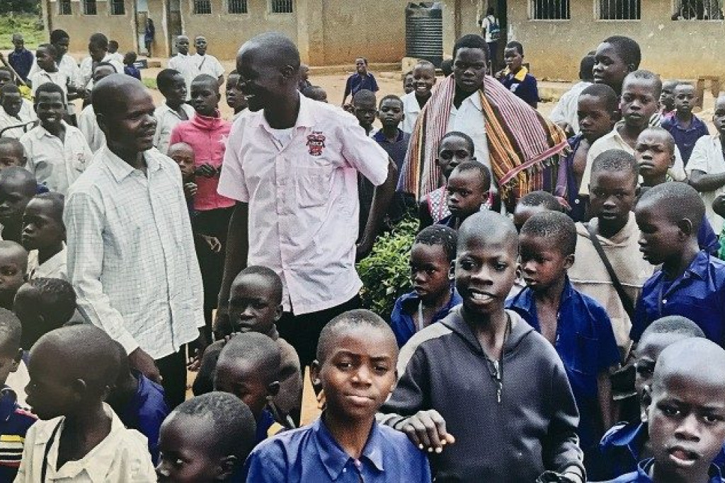 Catechisten en leerlingen in Oeganda