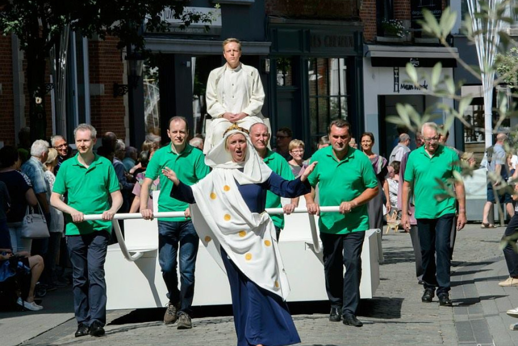 Luister naar Zijn woorden: Heb elkander lief! Luister naar Zijn woorden: Heb elkander lief!