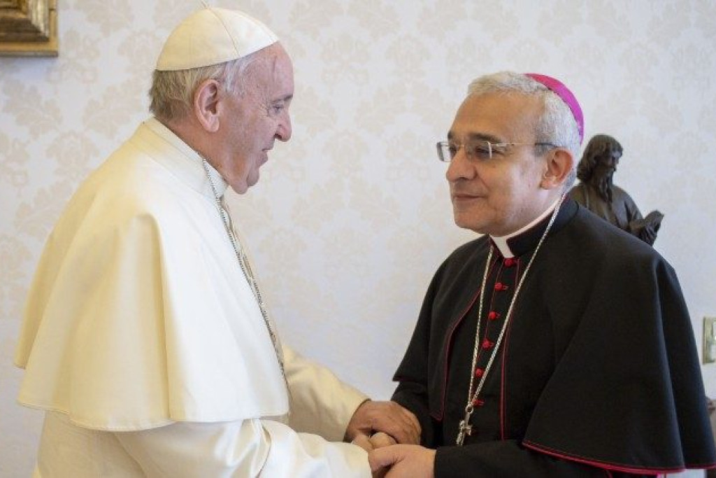 Aartsbisschop Filippo Iannone met paus Franciscus