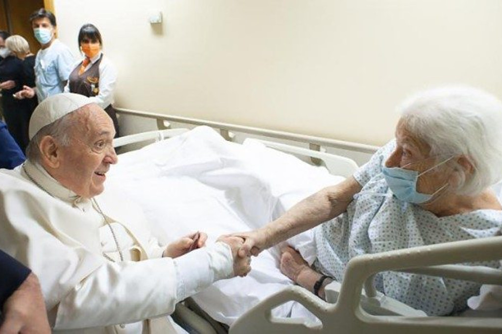 Paus Franciscus op bezoek in het Gemelliziekenhuis in Rome