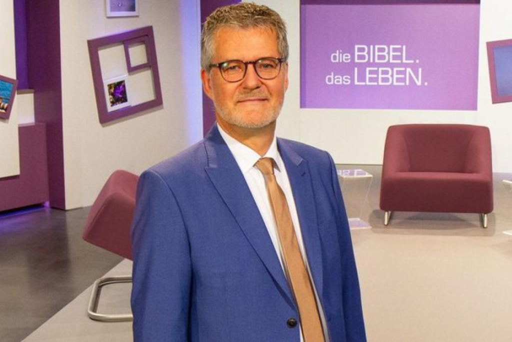 Winfried Vogel maakt kijkers wegwijs door de Bijbel