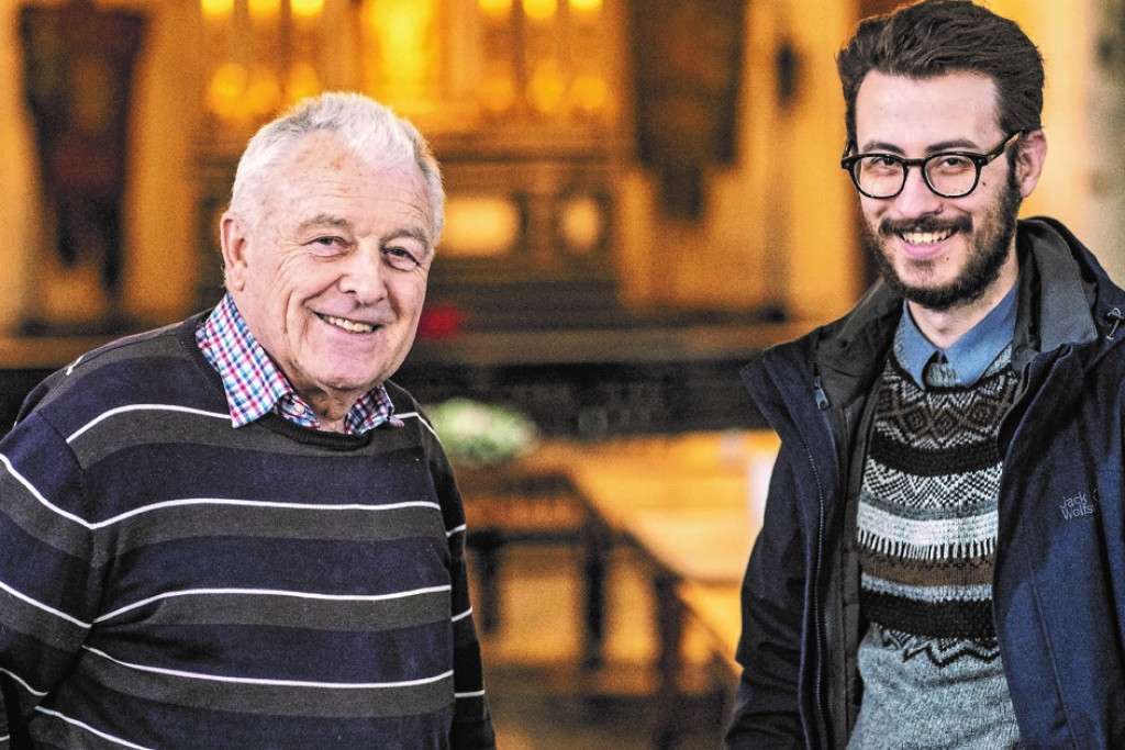 Inspirator priester Daniël Alliet (links) en coördinator Evert Wouters van het House of Compassionproject in de Brusselse Begijnhofkerk
