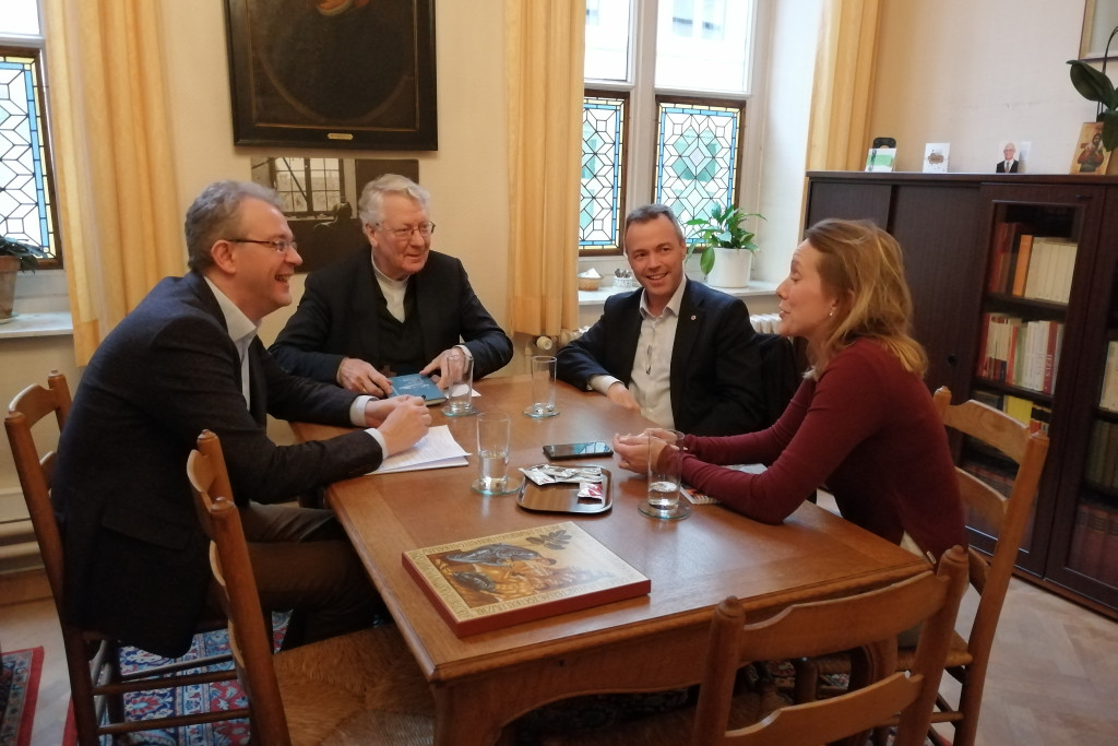 Peter Van de Vyvere met bisschop Van Looy, Jorge Nuño Mayer en Maria Nymar