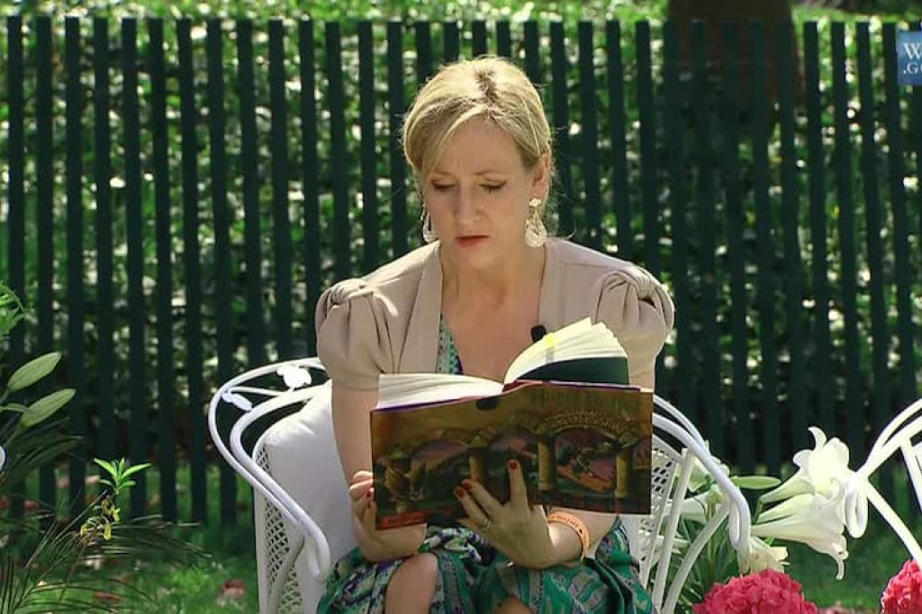 JK Rowling leest voor uit Harry Potter en de Steen der Wijzen in 2010