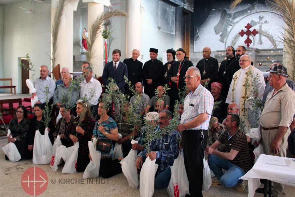 Groepsfoto van het comité voor de heropbouw in Nineve