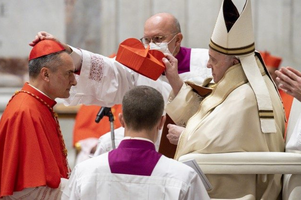 Fra Mauro Gambetti tijdens zijn kardinaalscreatie door paus Franciscus