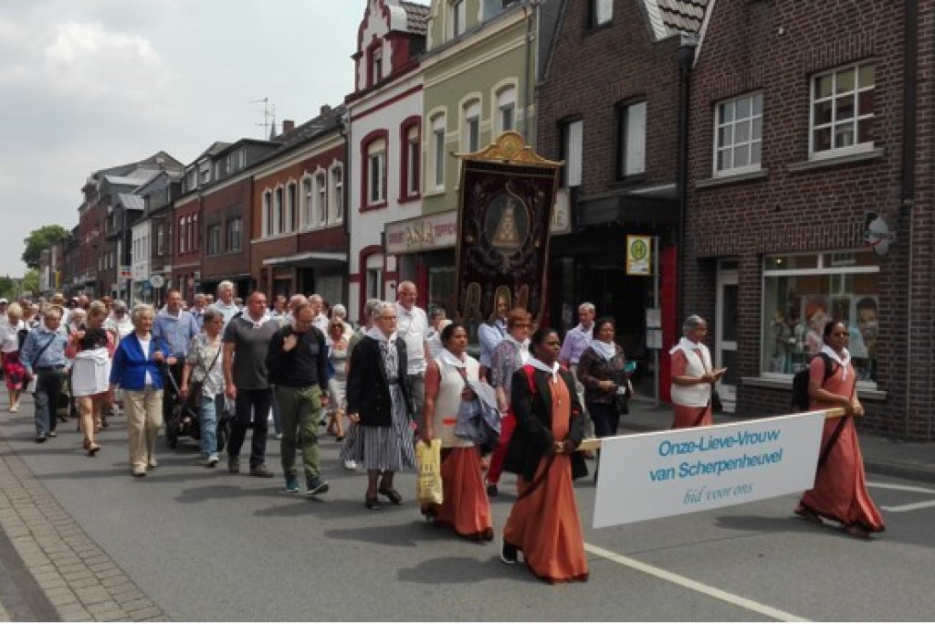 De delegatie uit Scherpenheuvel in het Duitse bedevaartsoord Kevelaer