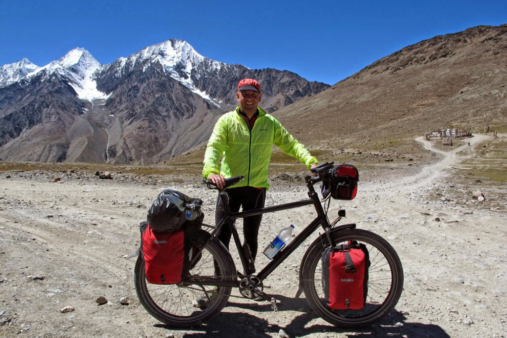 Over de pas Kunzum La (4551m) in de Indiase Himalaya