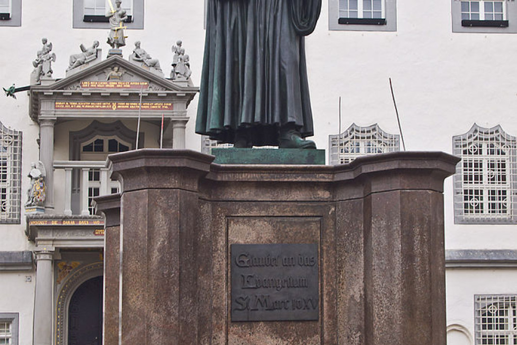 Het herdenkingsmonument voor Maarten Luther in Wittenberg