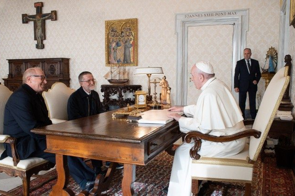 Pater Maccelli bij paus Franciscus
