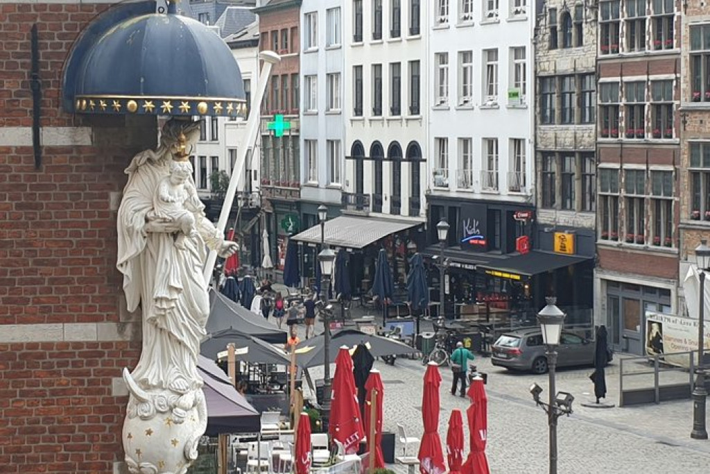 Een typisch straatbeeld in de stad Antwerpen