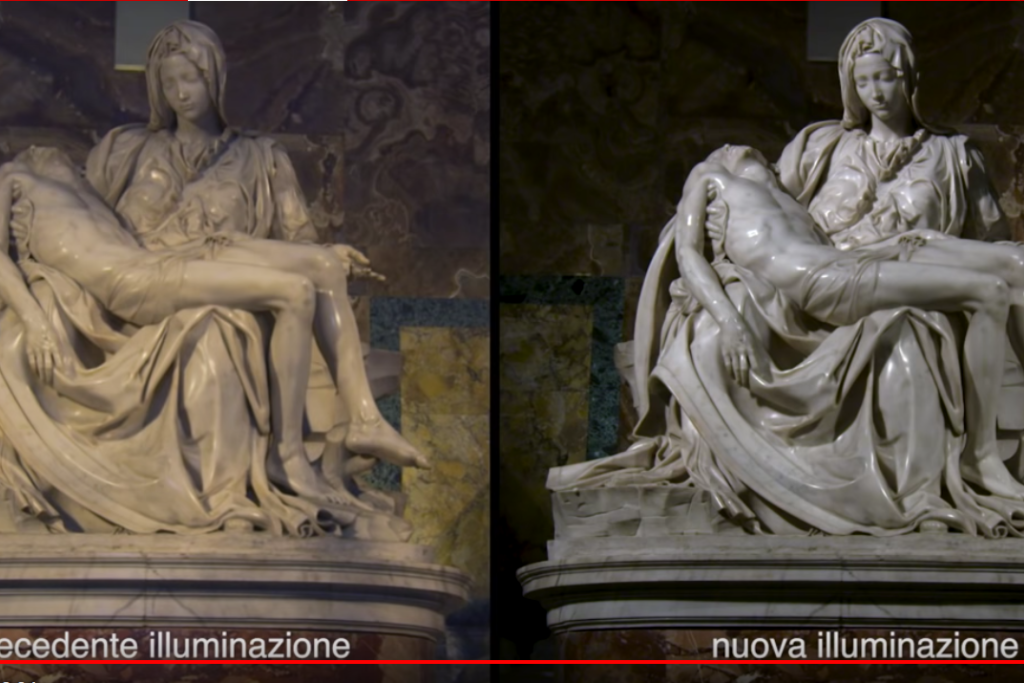 Michelangelo Buonarotti’s beroemde Pietà in de Sint-Pietersbasiliek baadt dankzij een ingenieuze ledinstallatie in wisselende lichtstemmingen