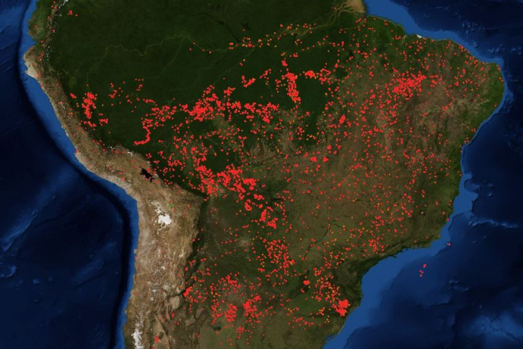 De brandhaarden in Brazilië, gefotografeerd door een ruimtesatelliet op 23 augustus