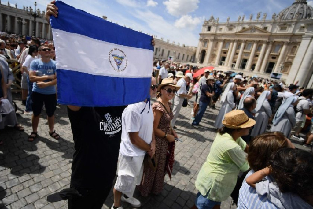 Nicaraguaanse gelovigen op het Sint-Pietersplein