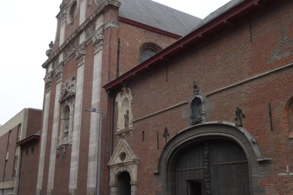 Het klooster van het Onze-Lieve-Vrouwhospitaal op het Buda-eiland in Kortrijk