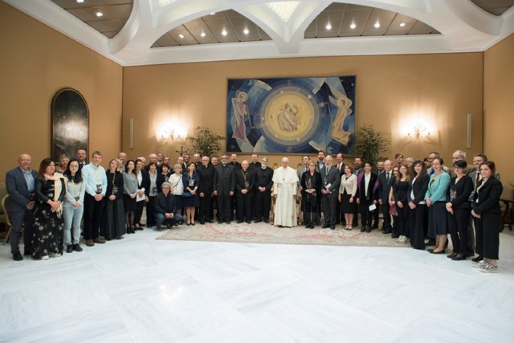 Paus Franciscus ontmoette 35 astrofysisci en astronomen