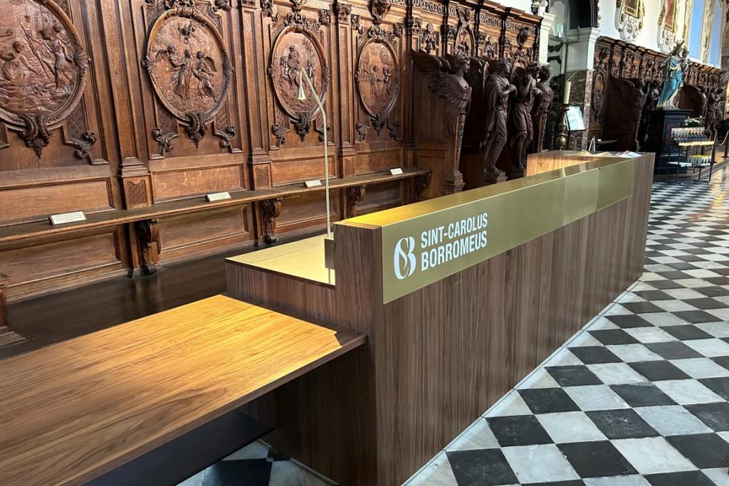 Het nieuwe onthaal in de Carolus Borromeuskerk in Antwerpen.