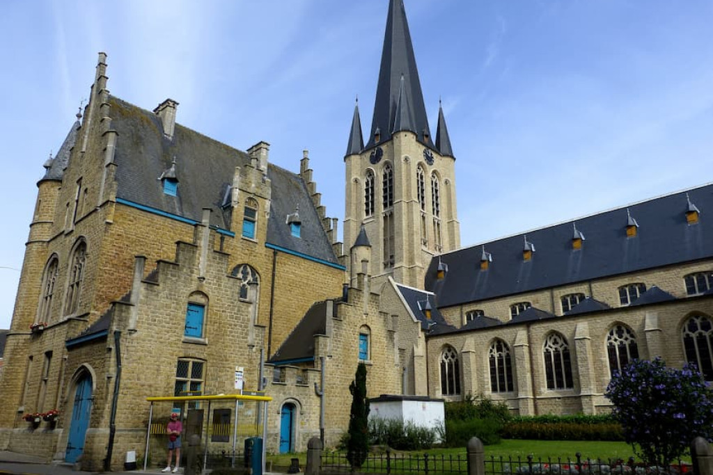 Kerk en raadhuis van Onze-Lieve-Vrouw-Waver