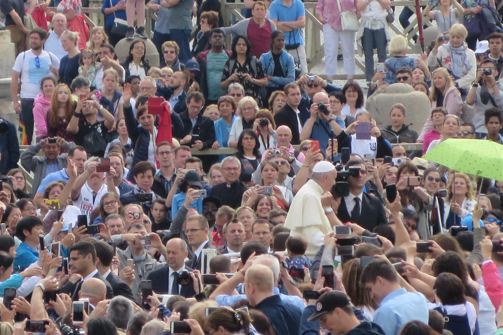 Paus Franciscus heeft zijn prioriteiten gekozen en daar gaat hij voor. Hij laat zich niet van de wijs brengen door opposanten en intriganten 