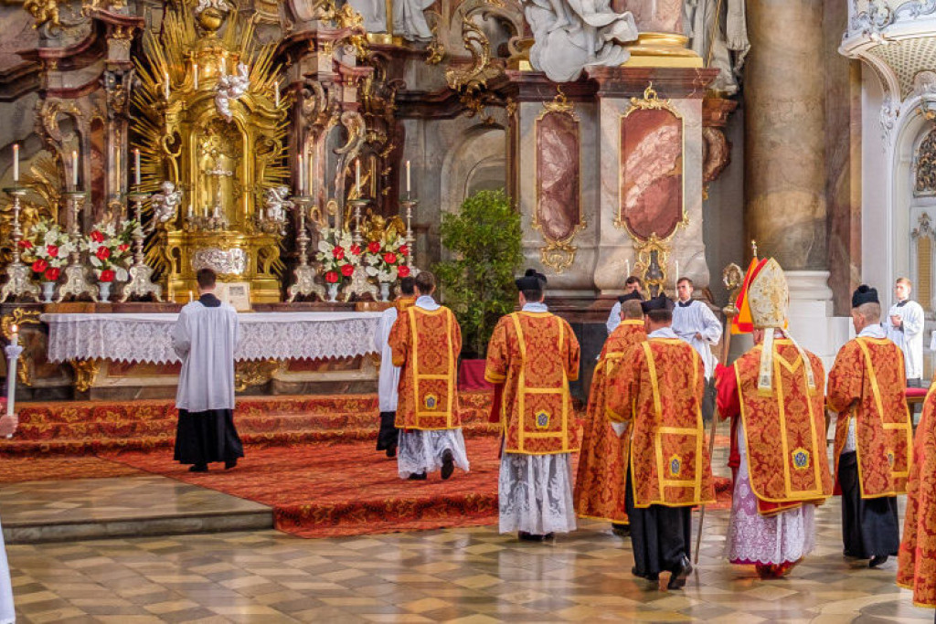 Eucharistie met priesters van de Peterbroederschap