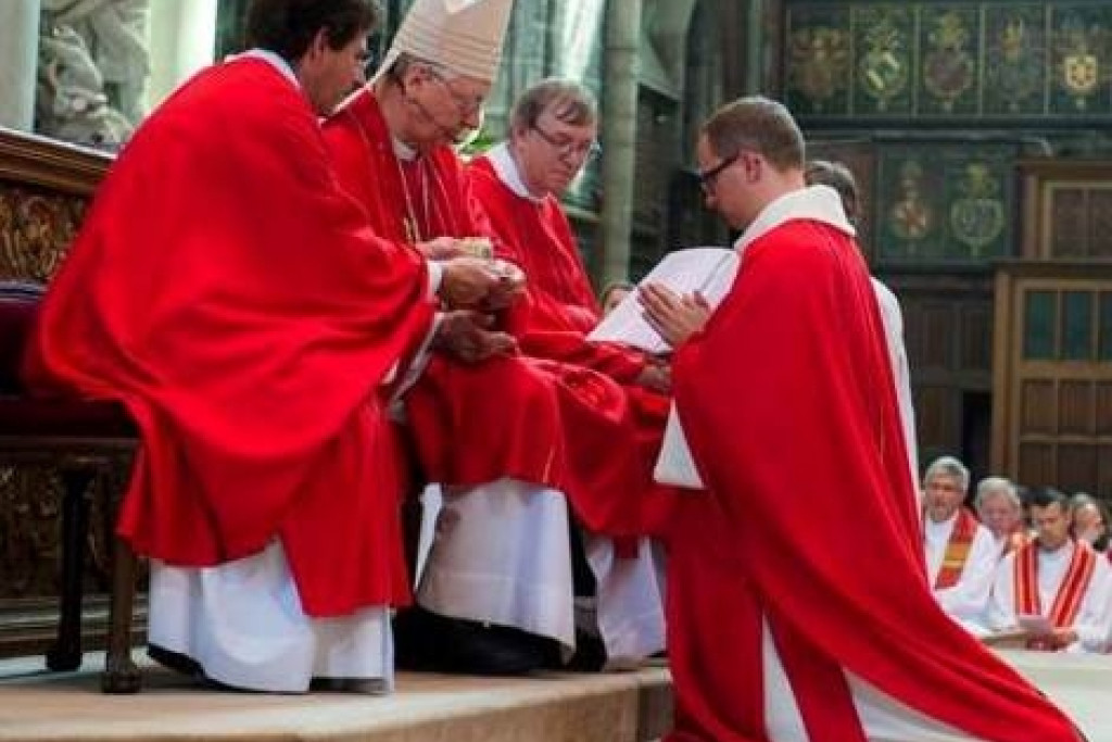 Priesterwijding door de bisschop van Gent Priesterwijding door de bisschop van Gent