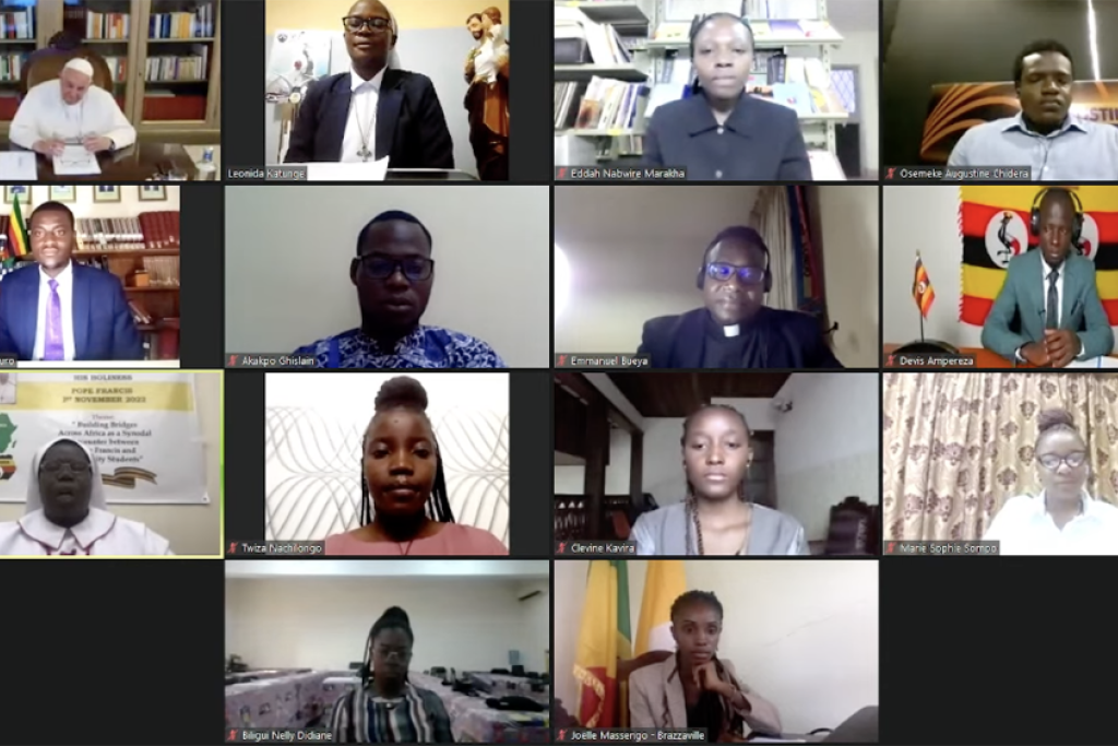 Screenshot van de videoconferentie 'Building bridges across Africa' van de paus met Afrikaanse studenten