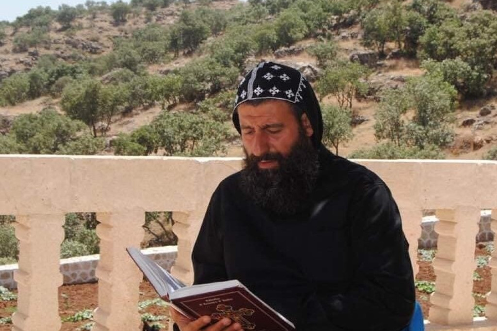Monnik Sefer Aho Bileçen in het Mor Yacoub-klooster in Tur 'Abdīn