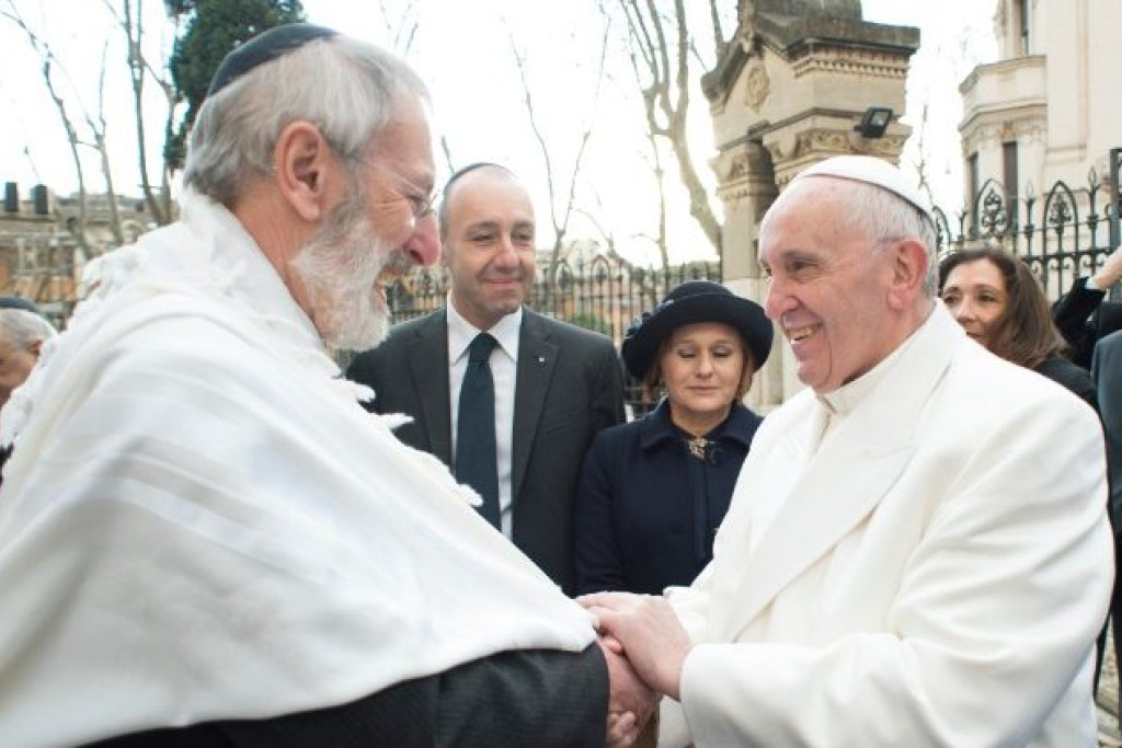 Paus Franciscus met de operrabbijn van Rome